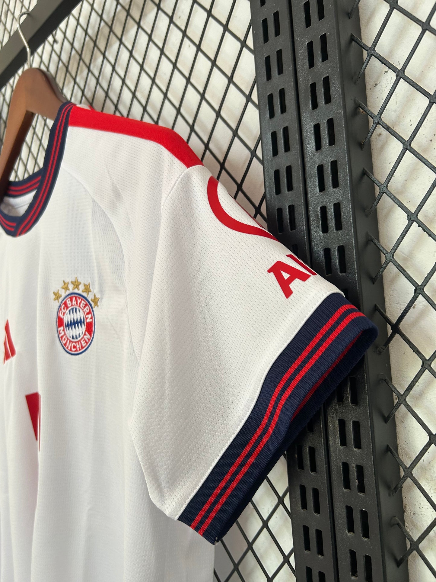 Maillot Bayern Munich Extérieur 2026/2027 détail