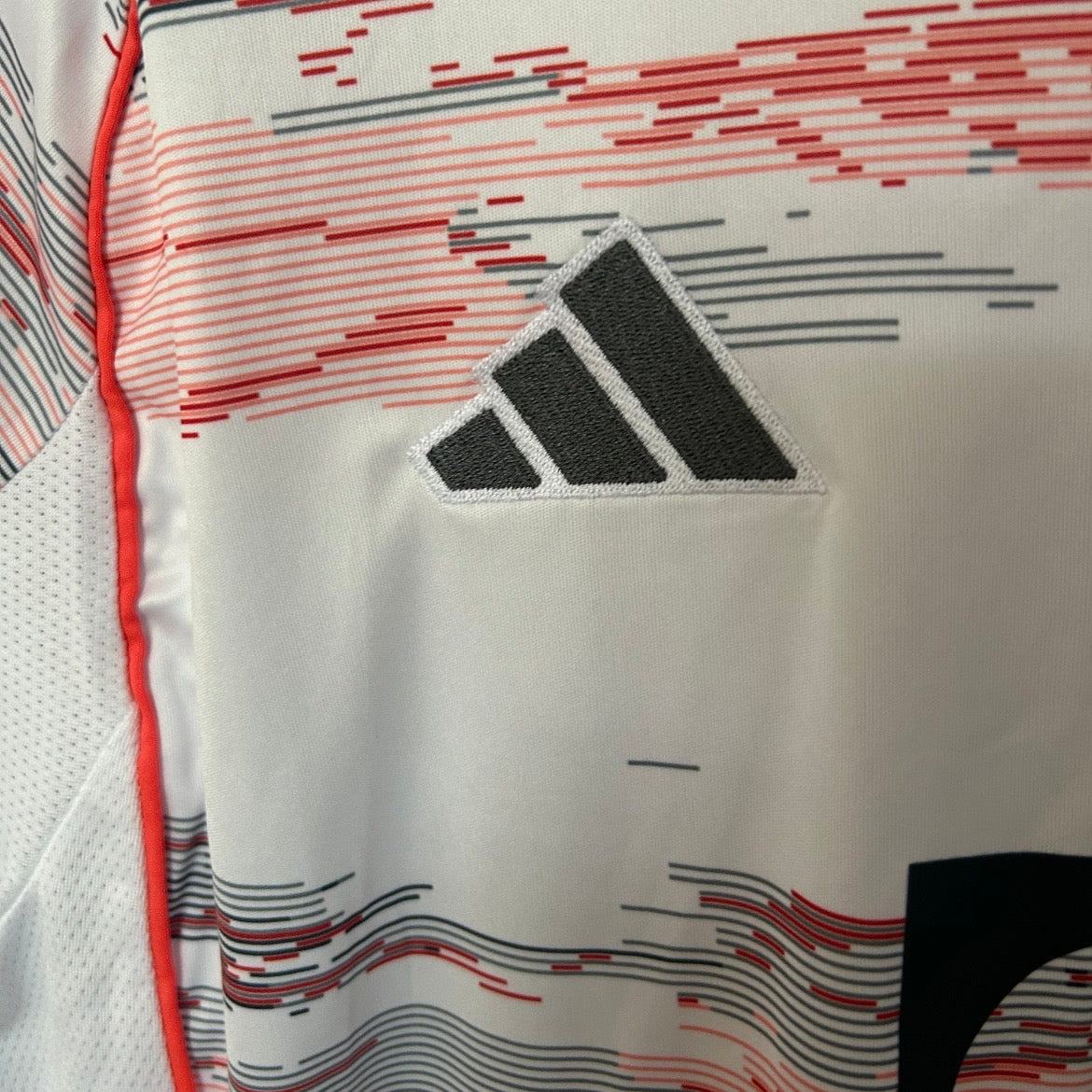 Maillot Bayern Munich FCB Domicile 2025/2026 détail col