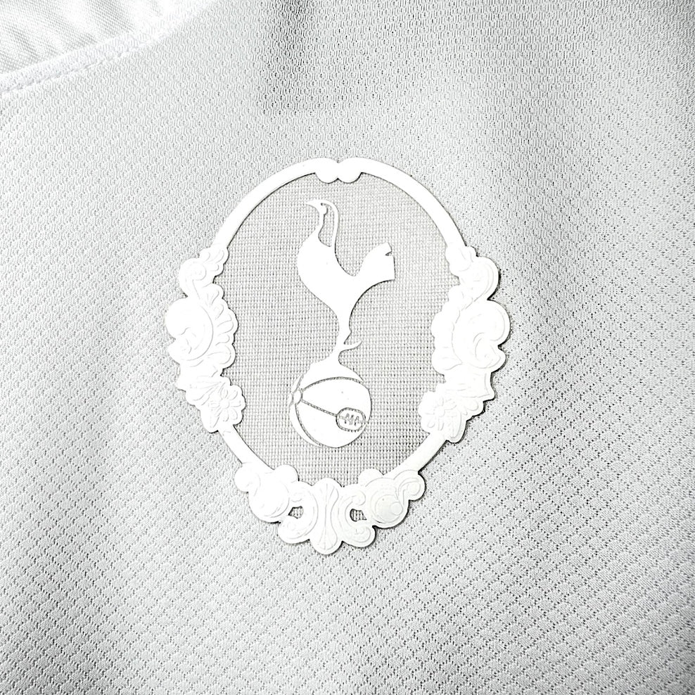 Maillot Tottenham Domicile 2026/2027 zoom logo