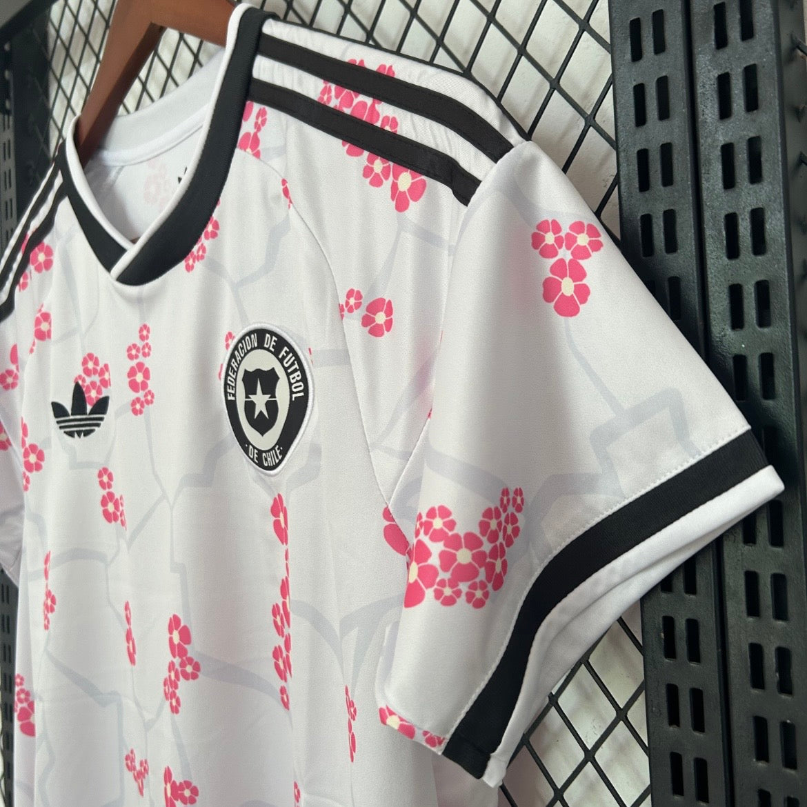 Maillot Chili Domicile 2026/2027 détail col